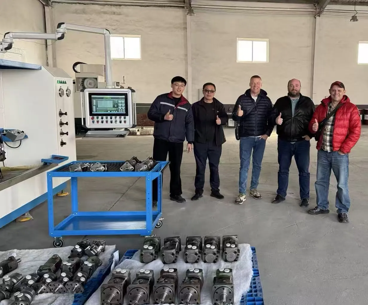 Russische Kunden besuchten die Yushan-Hydraulikmotorenfabrik in Qingdao zur Besichtigung und zum Meinungsaustausch.